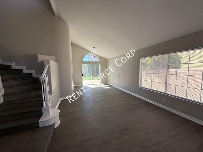 Foto del edificio - 40055 Castana Ln