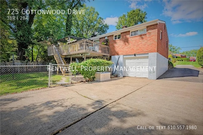 Building Photo - 725 Cottonwood Dr