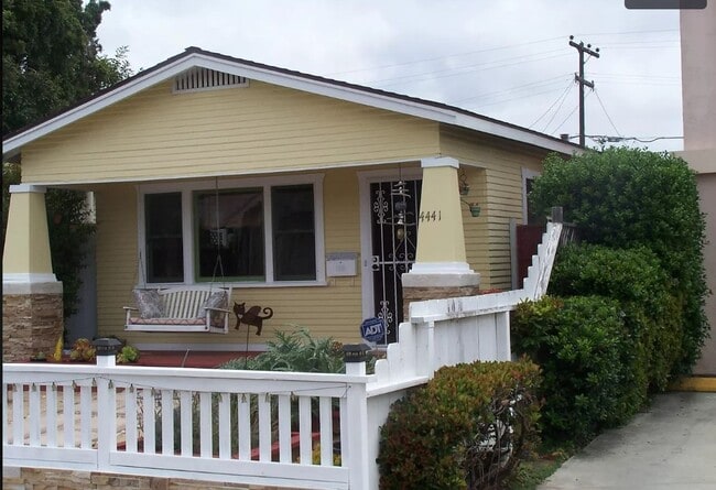 Building Photo - Charming 3 bedroom / 1 Bath House