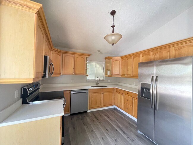 Building Photo - Amazing 4 BR 3 BA Altamonte home with Cons...