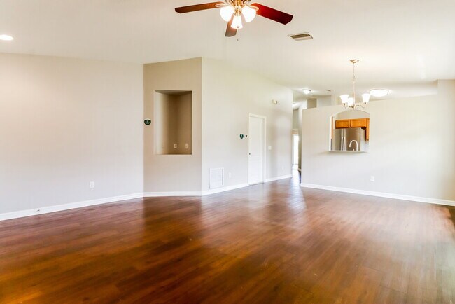 Foto del edificio - 12610 Montford Ln