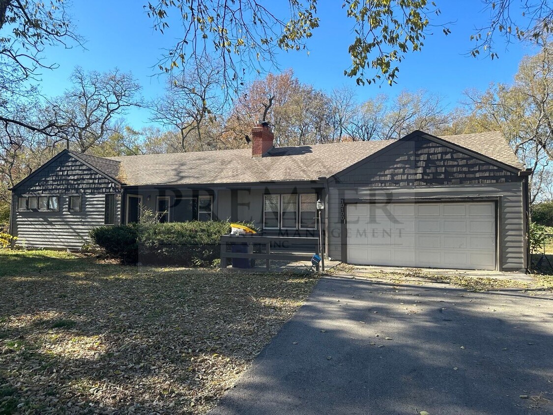 Foto principal - - 2 bd/1 ba home with unfinished basement-...