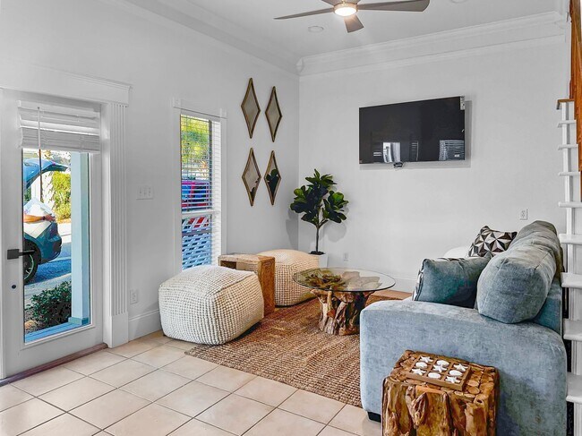 Building Photo - 50% off first months rent.  Perfect for large families or multiple friends!  5 bedroom house loca...