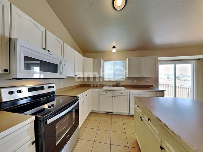 Building Photo - 980 Inverness Dr