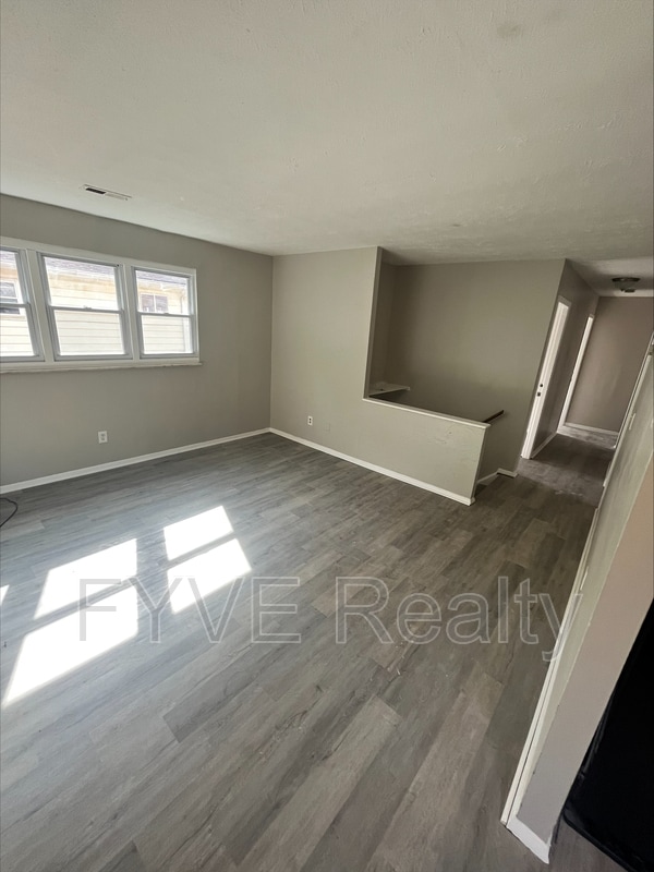 Building Photo - 6939 Gracely Dr