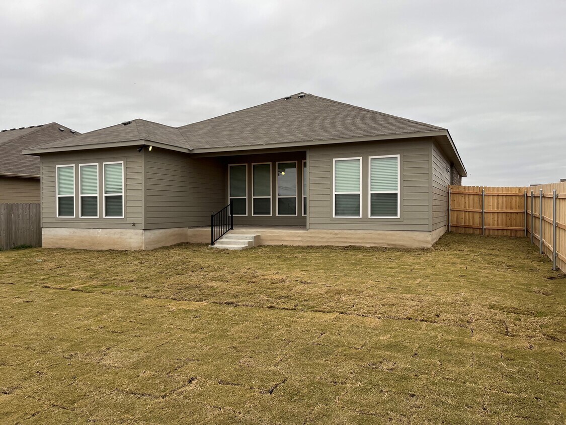 Building Photo - 819 Hawks Shadow Dr