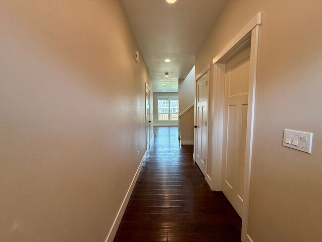 Foto del edificio - GORGEOUS OPEN LAYOUT HOME IN OLD FARM DISTRICT!