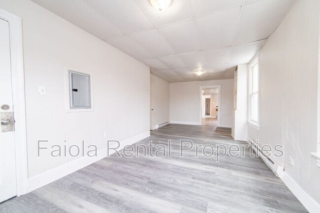 Building Photo - 212 N 2nd St