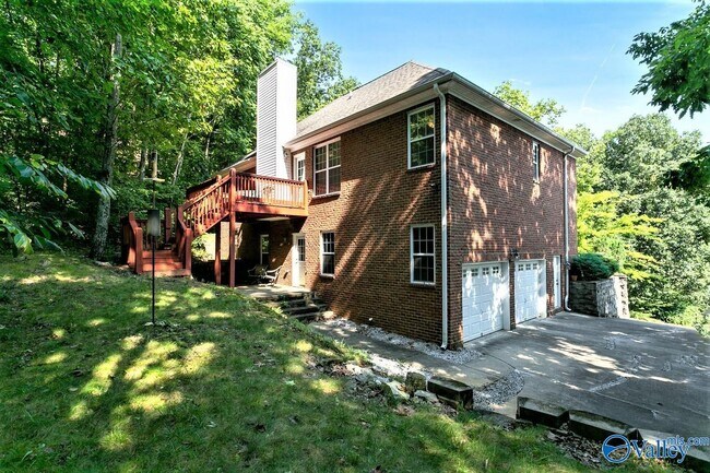 Building Photo - 1108 Summerwood Cir SE