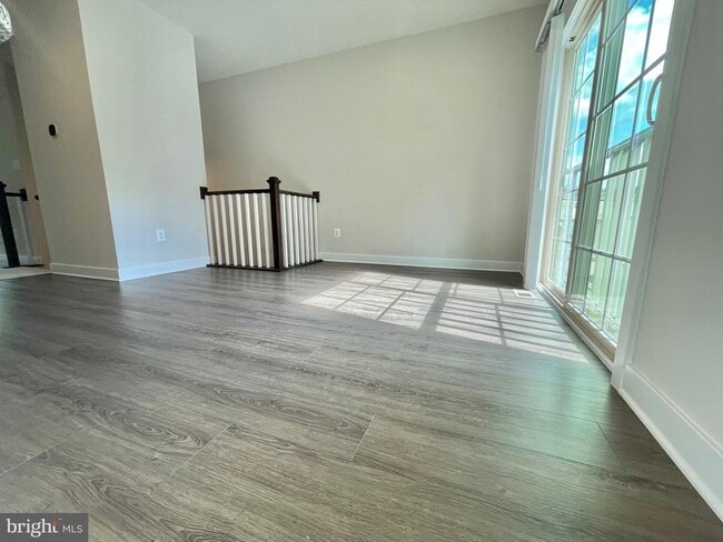 Building Photo - 9576 Fern Hollow Way
