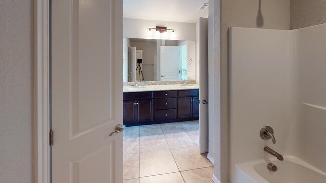 Foto del edificio - 2705 W Shasta Rd