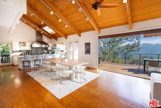 Building Photo - 21338 Colina Dr