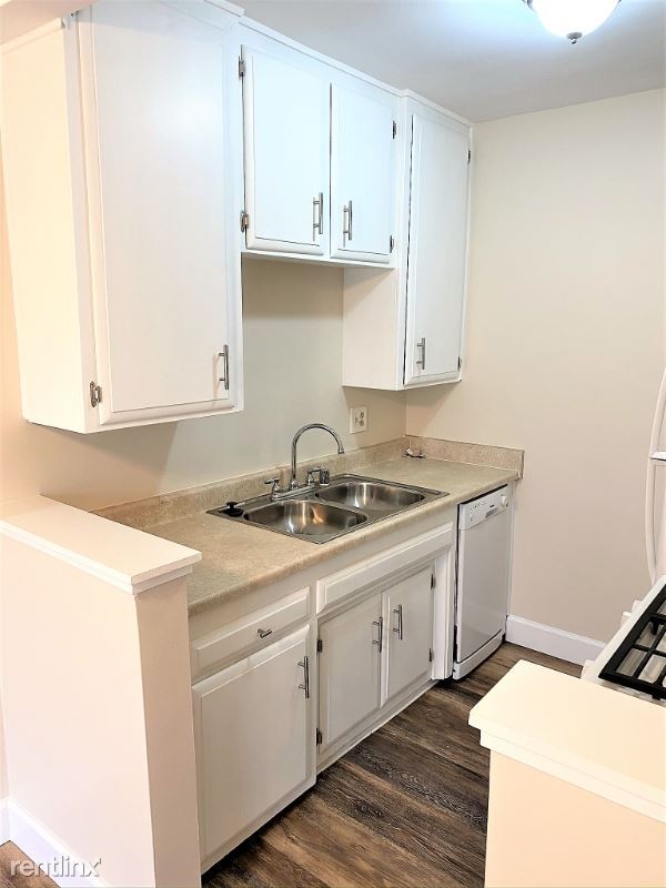 Building Photo - 2115 Placentia Ave