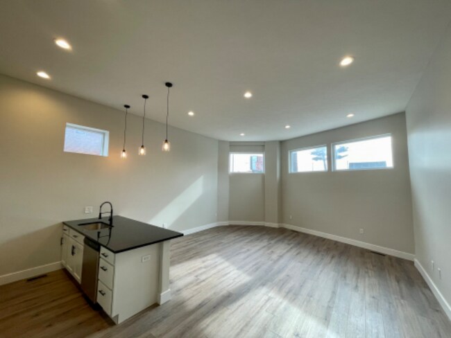 Foto del edificio - 5902 Denison Ave