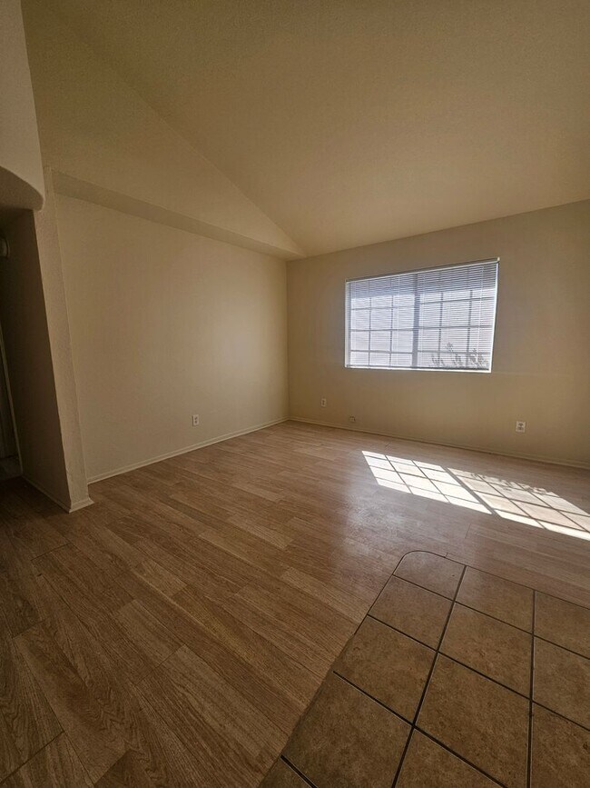 Foto del edificio - 12th St Omid