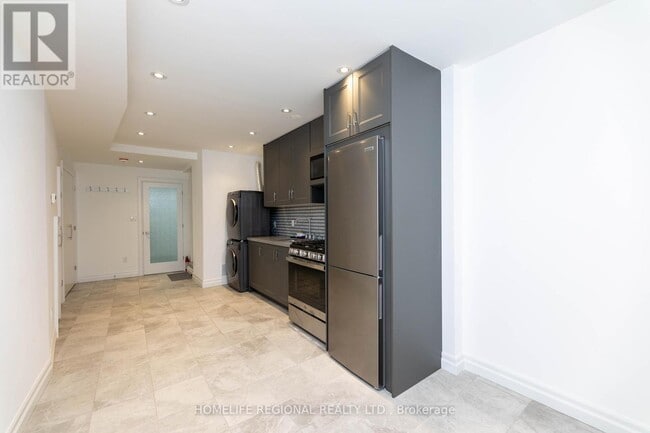Building Photo - 244 Roxton Rd