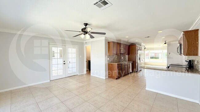 Foto del edificio - 8608 E Vernon Ave