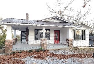 Building Photo - 910 S Crest Rd