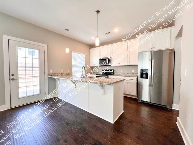 Building Photo - Beautiful 3 bd/2.5 bath in Old Hickory wit...