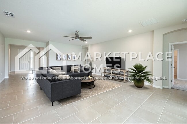 Foto del edificio - 10913 Laxer Cay Loop