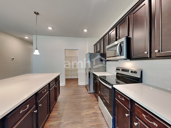 Building Photo - 839 Carnaby Ln