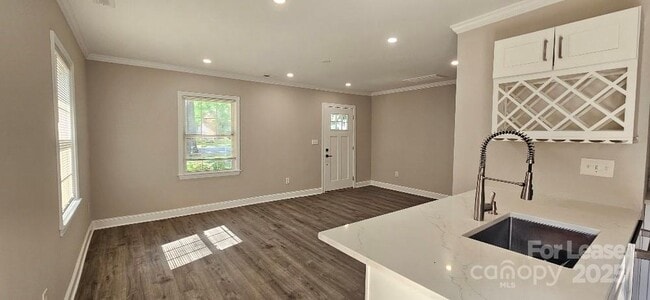 Foto del edificio - 428 Sylvania Ave