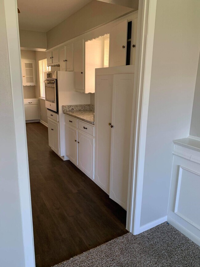 vista de la cocina - 5515 Longleaf Ln