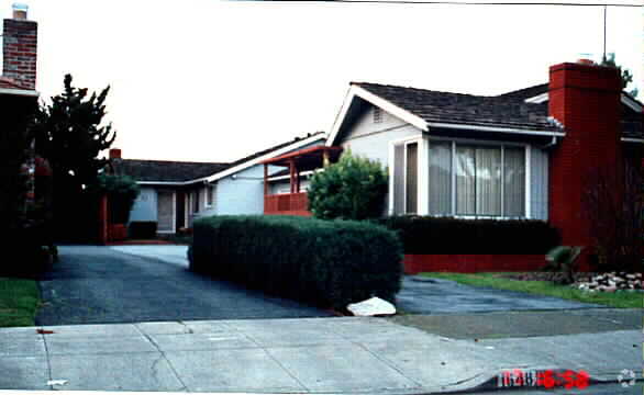 Foto del edificio - 1638 Lark Ave