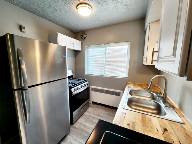 Kitchen - 1808 W North Bend Rd