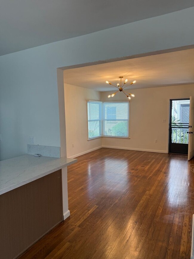 Building Photo - 4131 W Toluca Lake Ave