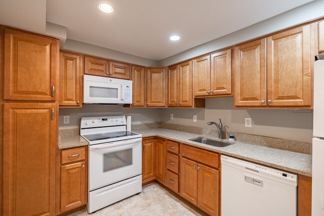 Building Photo - 7651 Tremayne Pl
