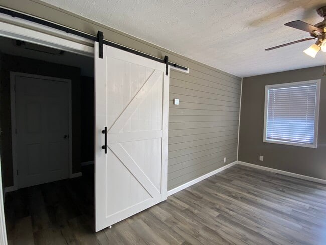 Building Photo - 316 Laurel Ave