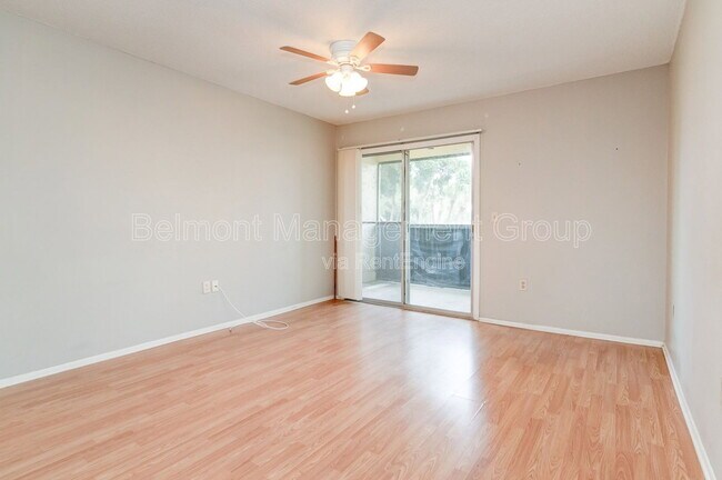 Foto del edificio - 944 N Lake Destiny Rd