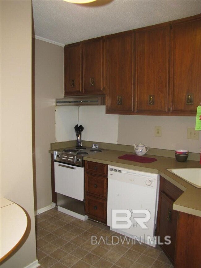 Building Photo - 1050 Sea Cliff Dr N