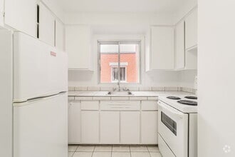 Building Photo - 3341 Av Maréchal