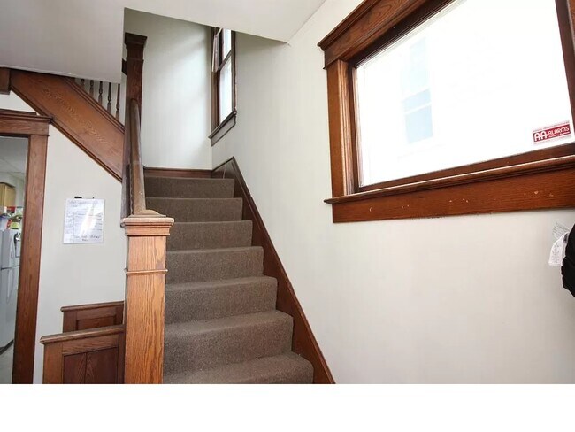 Building Photo - 523 S 4th Ave