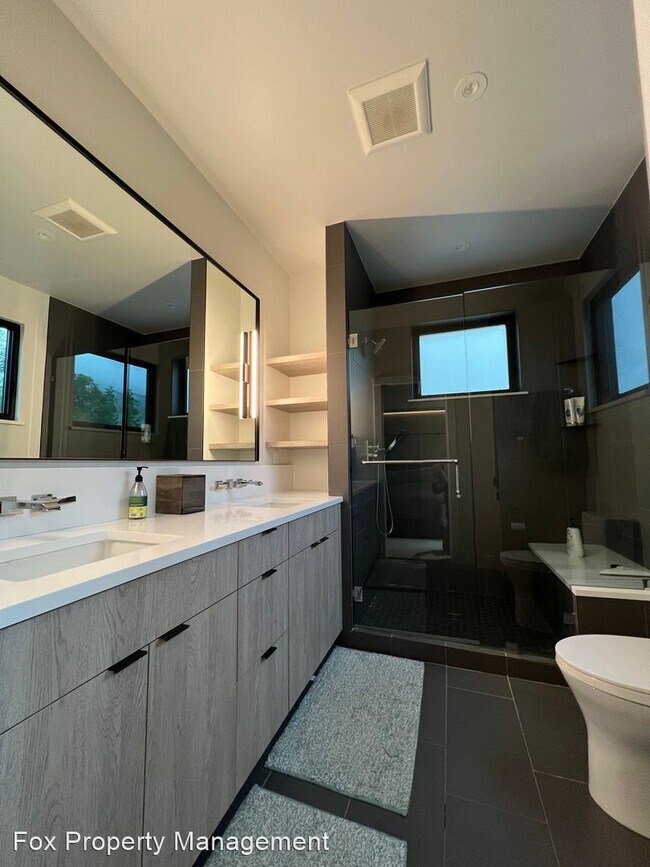 Building Photo - 3 br, 2.5 bath House - 940 North Street Un...