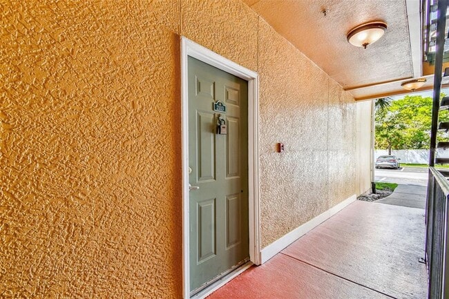 Building Photo - 4207 S Dale Mabry Hwy