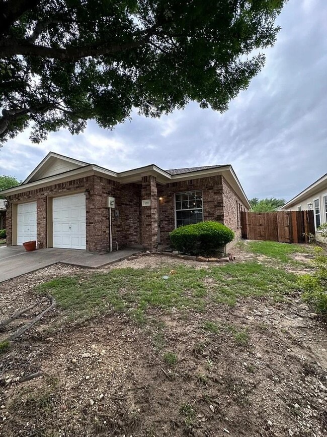 Foto del edificio - 990 Sierra Vista Ct
