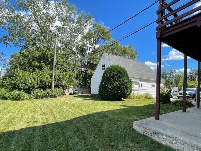 Building Photo - 215 Waukegan Rd