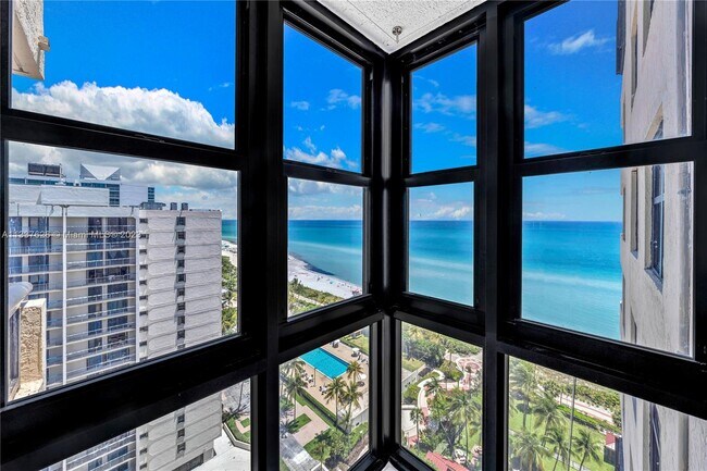 Building Photo - 2555 Collins Ave