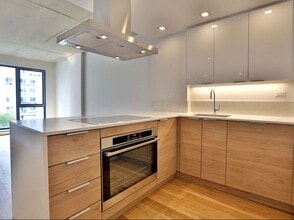 Building Photo - 700 Rue St-Paul Ouest