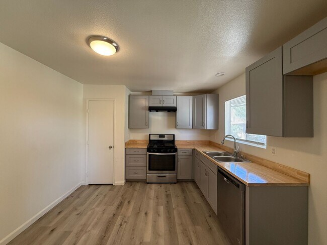 Foto del edificio - Palmdale Apartment 2 bedroom