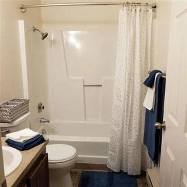 Building Photo - Welcome home to Sunset Villa in charming Canby! Offering 1 Month Free! Brand New Washer & Dryer!