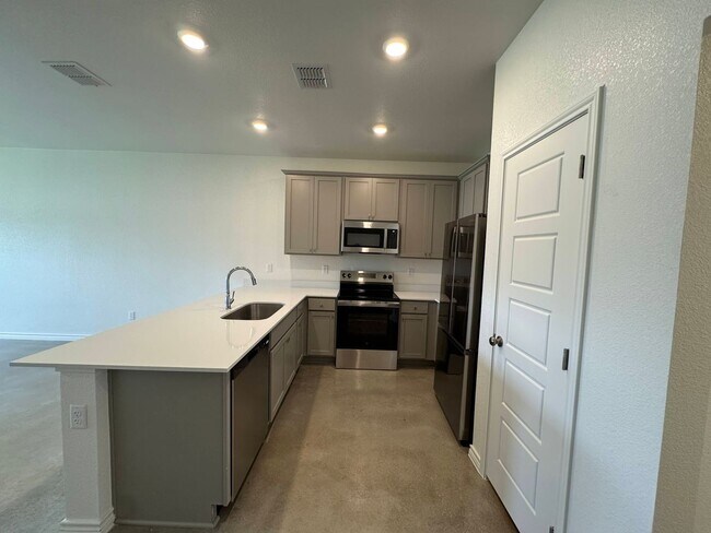Building Photo - 1117 Lindsey Dr