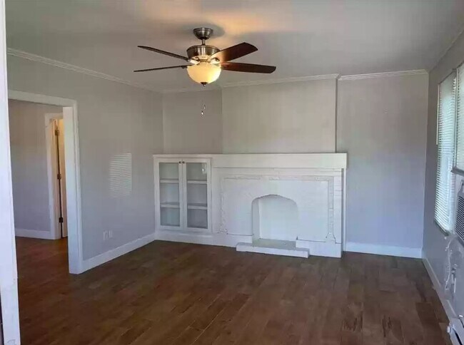 Building Photo - AVAILABLE 12/10/2023    Great 1 bedroom, 1...