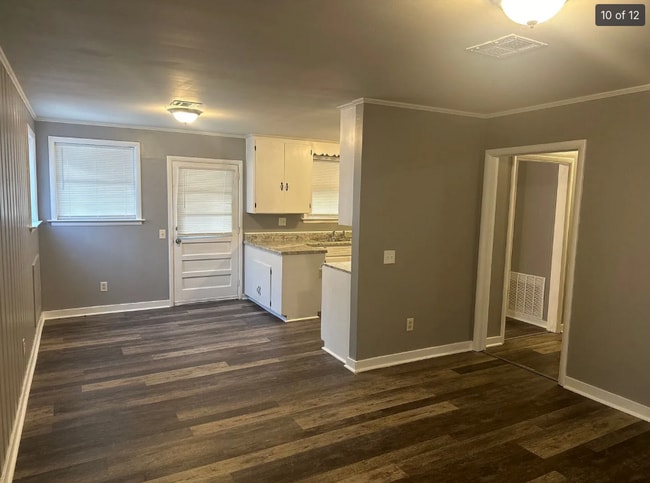 Building Photo - 1154 Lakewood Dr