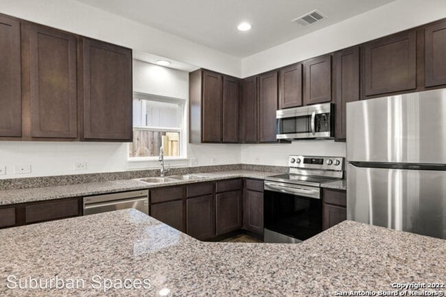 Building Photo - 4 br, 2.5 bath House - 210 Topaz