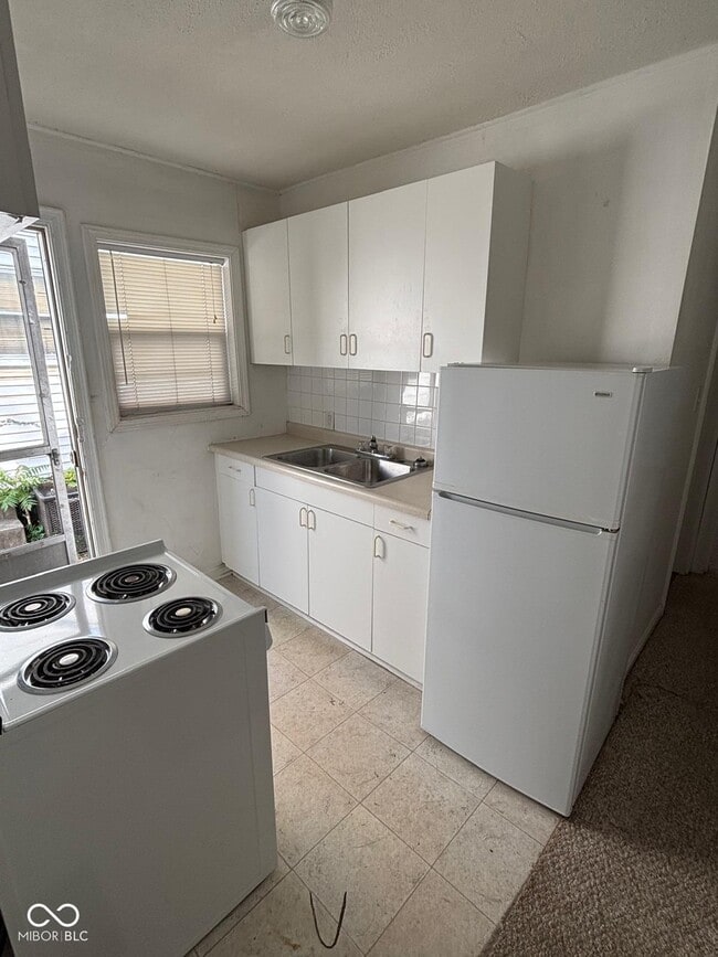 Building Photo - 4023 Clarendon Rd