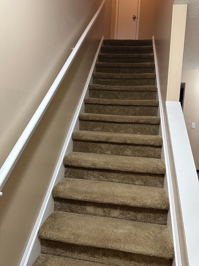 Foto del edificio - 2 bedroom 1.5 bath condo now available for rent in Dalton, GA